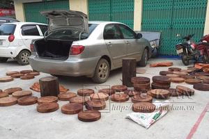 Bắt giữ ô tô vận chuyển trái phép 56 thớt gỗ nghiến