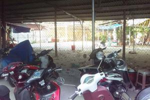 Cuộc sống đảo lộn vì lối đi chung bị chắn