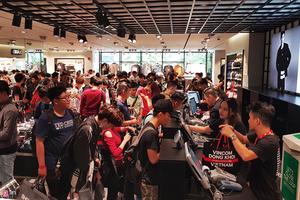 Gần 2.000 gian hàng tham gia Vincom Black Friday 2017 