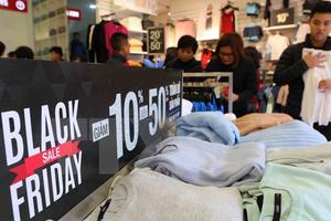 Nhà bán lẻ tung chiêu "săn" khách hàng trong ngày Black Friday