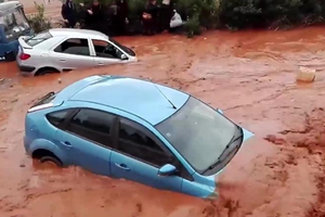 Hy Lạp: Mưa lớn gây ngập lụt làm nhiều người chết và mất tích