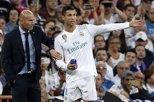 Real Madrid loạn: Zidane rối trong "cái bẫy" của Ronaldo