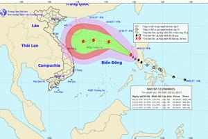 Bão số 13 di chuyển theo hướng Tây Tây Bắc và tiếp tục mạnh thêm