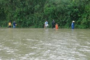 Áp thấp gần Biển Đông, từ Hà Tĩnh đến Quảng Ngãi tiếp tục mưa to