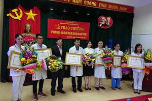 Nhận Bằng khen của Bộ Y tế vì đã cứu sống mẹ con sản phụ bị vỡ tử cung