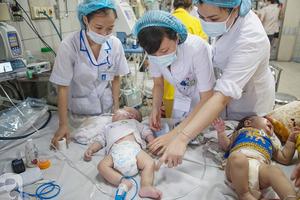 Hà Nội: Tăng cường công tác khám và điều trị cho bệnh nhân sởi