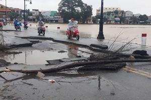 Mưa lũ ‘phá’ nát đập tràn 19 tỷ đồng