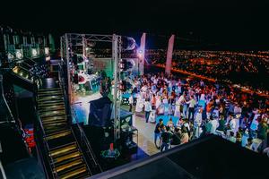 Khám phá bữa tiệc lấp lánh đêm Noel ở sky bar cao nhất Đà Nẵng