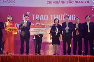 Agribank trao sổ tiết kiệm 1 tỷ đồng cho khách hàng trúng thưởng