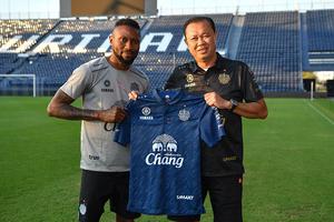 Đội bóng nhà giàu Thái Lan chiêu mộ 'sát thủ' V.League