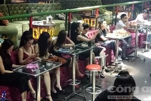 Trăm cảnh sát kiểm tra 2 quán bar nổi tiếng Sài Gòn