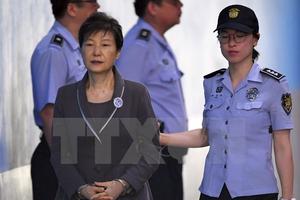 Bà Park Geun-hye từ chối trả lời thẩm vấn về cáo buộc nhận hối lộ