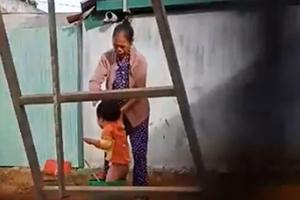 Công an triệu tập người phụ nữ hành hạ trẻ em lên làm việc