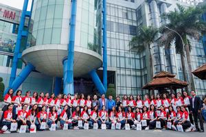 Top 45 hoa khôi sinh viên giao lưu với tác giả “Chuyện nhà Dr Thanh” 
