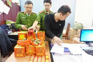 Kiểm tra xe ô tô phát hiện 235 cân pháo nổ