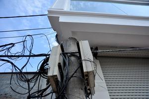 Tố cáo công trình “ôm” cột điện là đúng