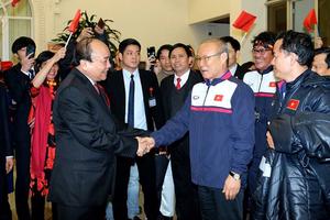 Thủ tướng Nguyễn Xuân Phúc chào đón nồng nhiệt U23 Việt Nam