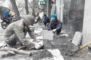 Chưa có kết luận thanh tra, Hà Nội lát đá vỉa hè trở lại