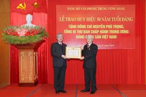 Tổng Bí thư Nguyễn Phú Trọng:  Cố gắng học tập và làm theo  gương Bác, xứng đáng là một đảng viên Đảng Cộng sản Việt Nam 