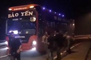 Khởi tố 10 bị can cầm hung khí lên đường cao tốc chặn xe “xin đểu”