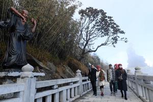 Tết này lên đỉnh Fansipan lễ Phật cầu an