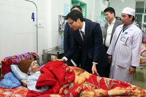 Phó Thủ tướng Vũ Đức Đam thăm một số cơ sở y tế miền núi Quảng Trị