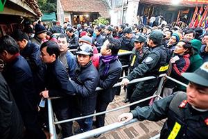 Lắp camera để xử lý hành vi phản cảm tại lễ hội Đền Trần