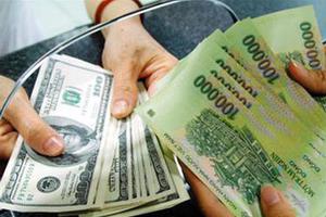 Bị bắt tại ngân hàng khi đổi 1000 tờ USD