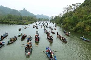 Chủ tịch Hà Nội yêu cầu không để xảy ra tăng giá tại lễ hội chùa Hương