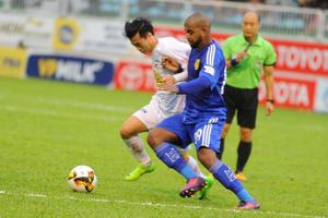 “Đi đêm” săn ngoại binh ở V-League: Lôi nhau đến "toà" FIFA?