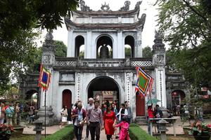 Trưa mùng 3 Tết, Bắc bộ hửng nắng ấm, Nam bộ nắng nóng