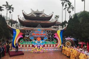 Còn tình trạng xả rác xuống suối Yến