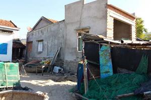 “Bật đèn xanh” cho người dân chiếm đất công, làm nhà trái phép?