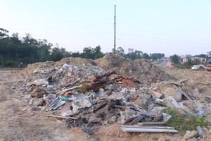 Huế: Rác thải xây dựng “bức tử” khu dân cư
