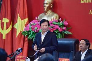 Phó Thủ tướng Trịnh Đình Dũng làm việc với lãnh đạo Hải Phòng, thăm tổ hợp Vinfast