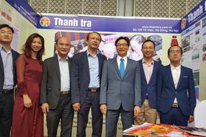 Phó Thủ tướng Vũ Đức Đam tham quan gian trưng bày Báo Thanh tra tại Hội báo Toàn quốc 2018
