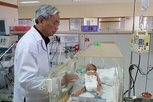 Phẫu thuật thành công cứu bé gái sơ sinh bị dị tật hiếm gặp