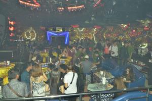 Kiểm tra quán bar, phát hiện gần 50 người dương tính với ma túy
