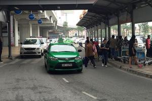 Vì sao ACV vẫn kiên quyết muốn tiếp tục thu phí ôtô vào sân bay?