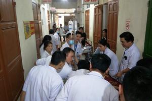 Chồng đâm chết vợ rồi dùng dao tự sát tại bệnh viện