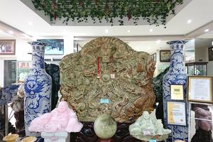 Bức tranh ngọc tạc 9 con rồng lớn nhất châu Á trả 10 tỷ chưa bán
