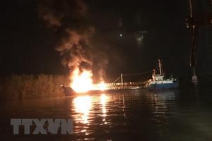 Thủ tướng chỉ đạo xử lý sự cố cháy tàu chở dầu tại Hải Phòng