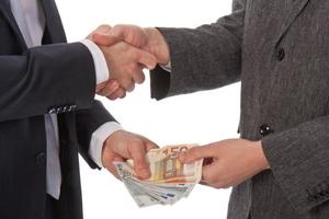Xử hối lộ công chức nước ngoài: Thiếu cơ chế thực thi