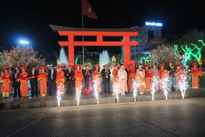 Tổ chức triển lãm hoa Anh Đào lần thứ hai
