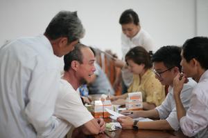 Bệnh viện Mắt Hà Nội 2 khám, điều trị miễn phí tại Kim Sơn