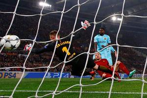 Những khoảnh khắc Barcelona thảm bại trước AS Roma tại Italia