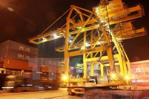 Thủ tướng: Chi phí logistics cao làm giảm tính cạnh tranh nền kinh tế