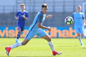 Vừa vô địch, Man City đối mặt với lệnh cấm chuyển nhượng