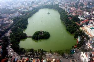 Hà Nội: Xuất hiện váng xanh nghi tảo độc tại hồ Hoàn Kiếm