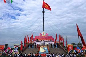 Thiêng liêng Lễ Thượng cờ Thống nhất non sông